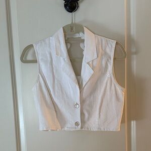 Whimsical Vintage Sleeveless Button-Up Women’s top with elaborate back detail
